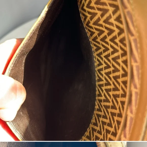 Mario Valentino vintage crossbody bag GUC - Picture 12 of 16